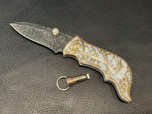 Load image into Gallery viewer, Solid Gold and Gold Quartz folding knife
