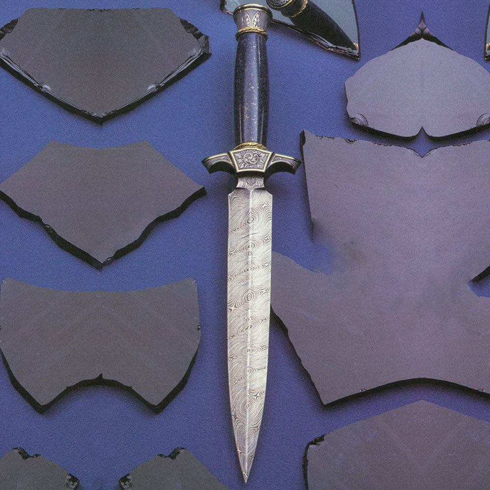 Engraved lapis handled dagger2